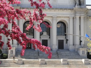 Photograph of the front entrance to the Connecticut State Library and Supreme Court building in Hartford